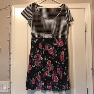 Short sleeve dress with pockets